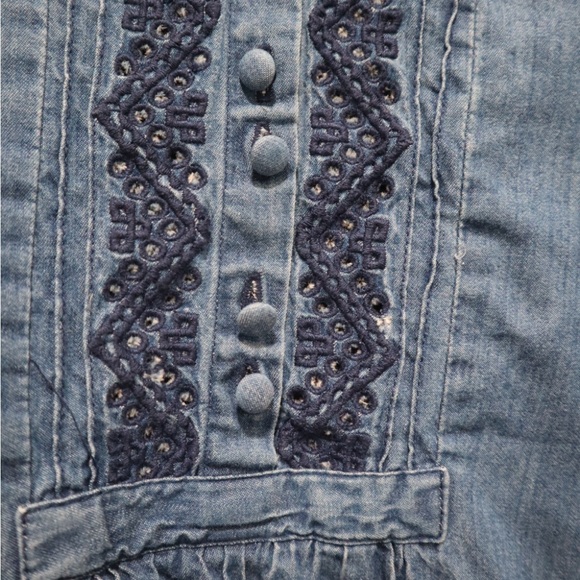CHICOS denim embroidered blouse - Picture 3 of 4
